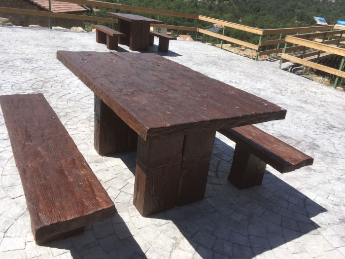 Mesa picnic imitación madera - Hormigones y Polímeros